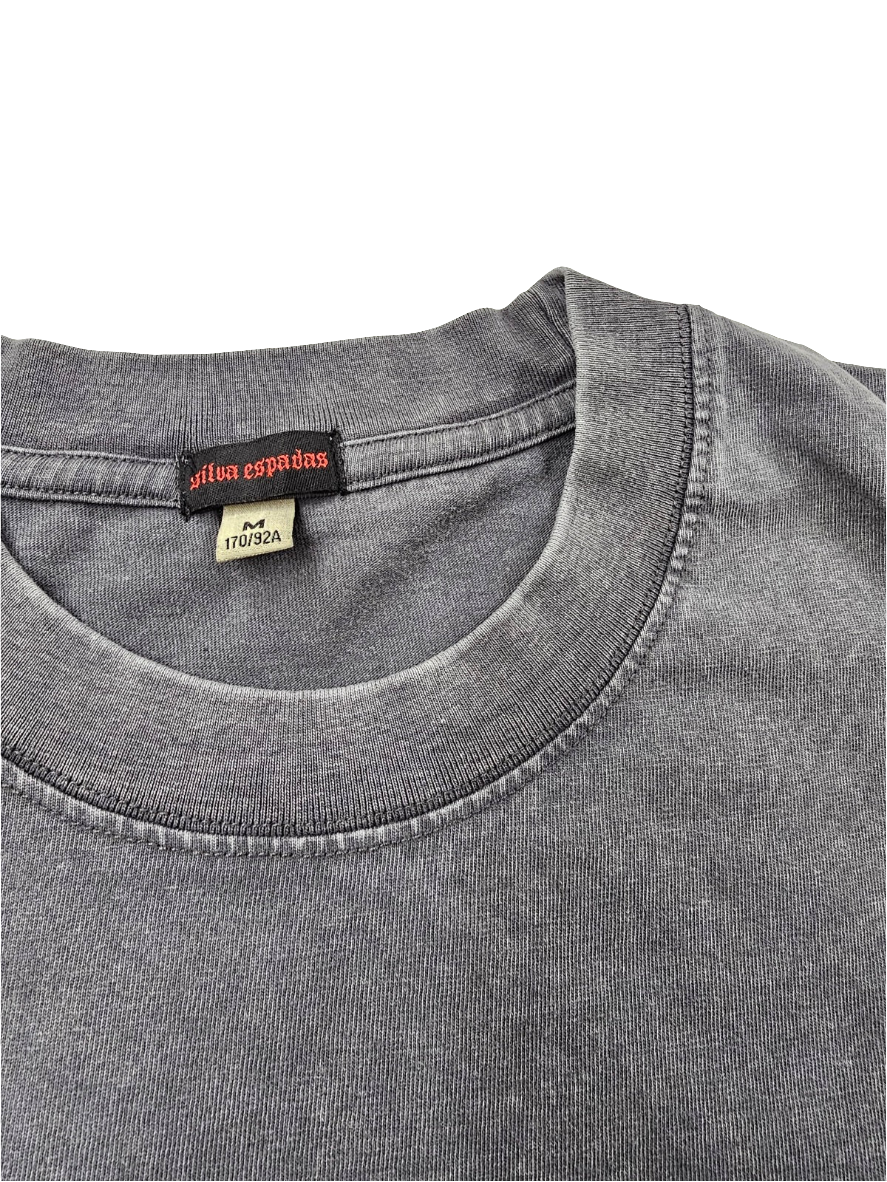 Close up of Silva Espadas neckline woven label